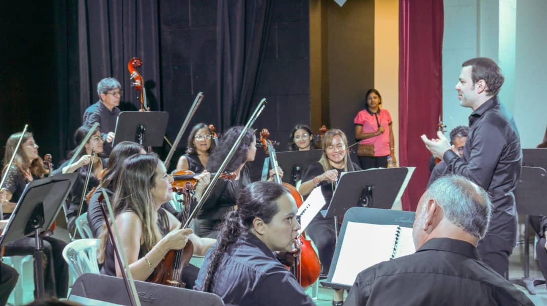 En este momento estás viendo Orquesta de Cámara Simón Bolívar lleva legado musical de Venezuela a República Dominicana