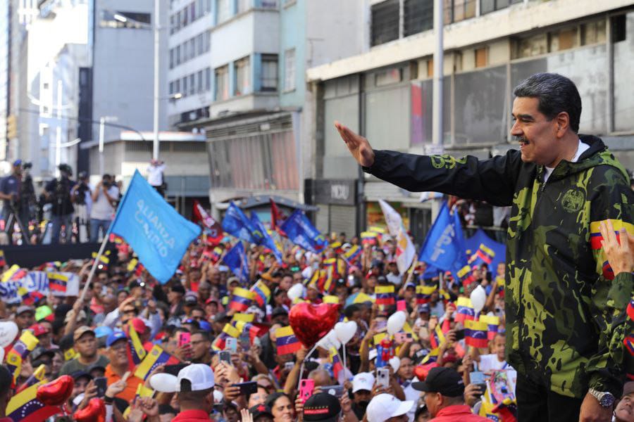 En este momento estás viendo Inamujer se sumó a la Gran Marcha Bolivariana del Pueblo por los 66 años del 23 de Enero